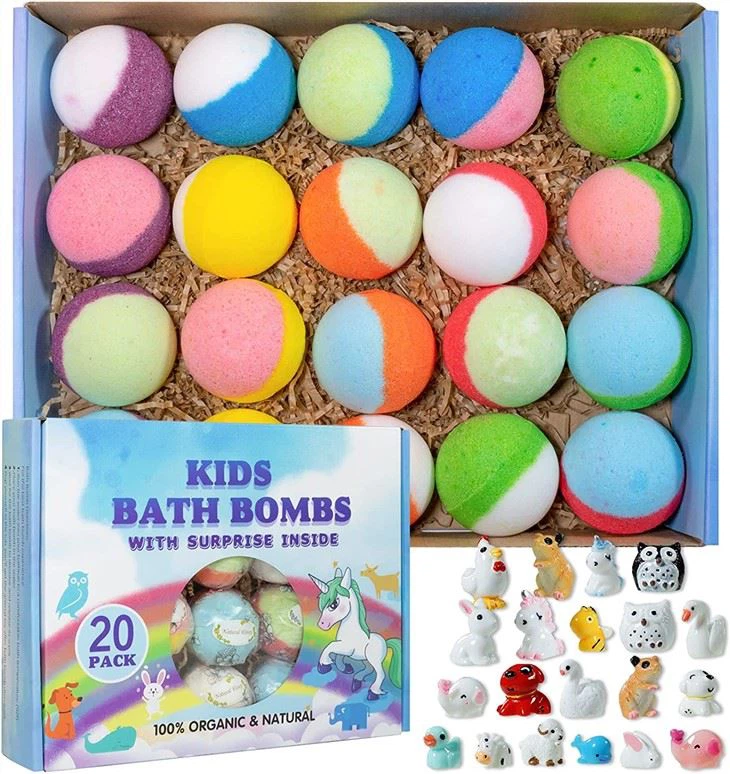 내부에 장난감이 들어있는 목욕 폭탄